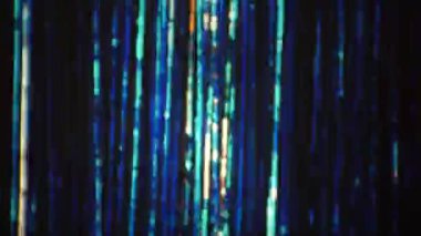 8 mm 'lik klasik bir filmde çizikler ve tozlar olan mavi çizgiler.