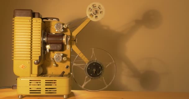 8Mm Filmrol Een Filmprojector Close Ultra — Stockvideo