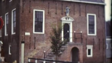 8 mm 'lik film, film şeridinin 8 mm genişliğinde olduğu bir film formatıdır.