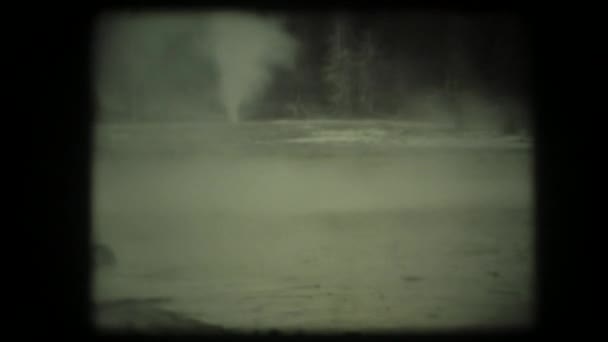 Usa Circa 1987 Vintage 8Mm Film Scanned Footage Yellowstone National — Stock Video