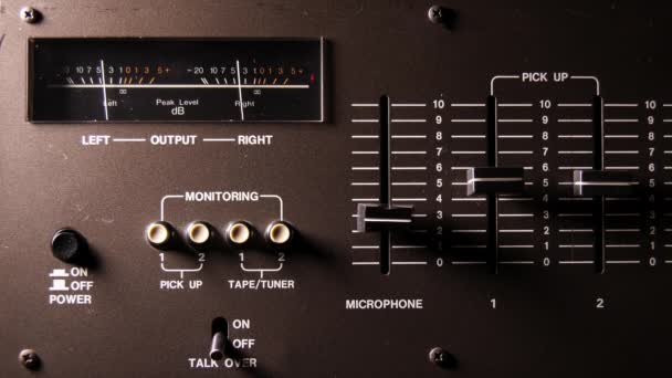 Consola Mezcla Audio Retro Con Medidores Para Canales Audio Filmado — Vídeos de Stock