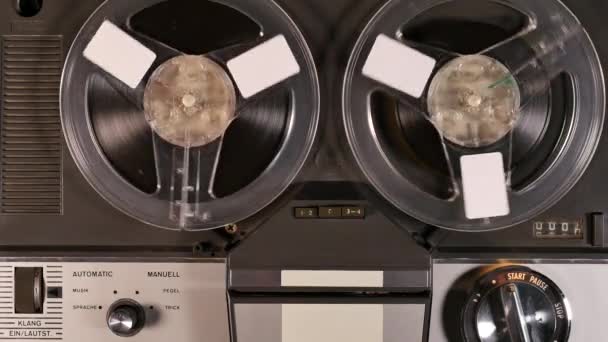 Studio Záběr Starého Vintage Reel Reel Taperecorder Přehrávání Hudby — Stock video