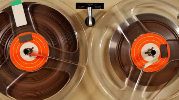 Studioaufnahme Einer Alten Vintage Reel Reel Taperecorder Die Musik Abspielt — Stockvideo