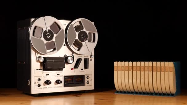 Plan Studio Une Vieille Bobine Vintage Bobine Taperecorder Jouant Musique — Video