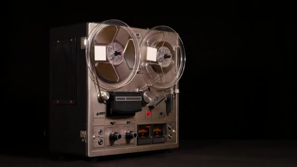Studio Záběr Starého Vintage Reel Reel Taperecorder Přehrávání Hudby — Stock video