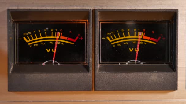 스튜디오 빈티지 Reel Reel Taperecorder Playing Music Close Meters Filmed — 비디오