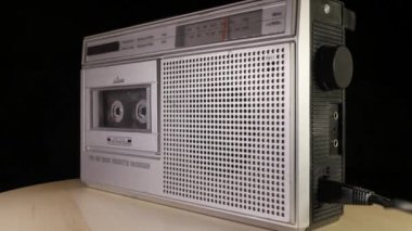 Eski kasetçalardaki kasetlerin yakın çekim görüntüleri