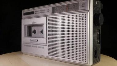 Eski kasetçalardaki kasetlerin yakın çekim görüntüleri