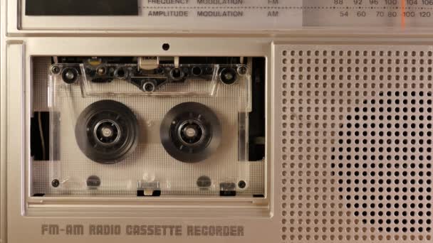 Images Gros Plan Cassette Vintage Dans Lecteur — Video