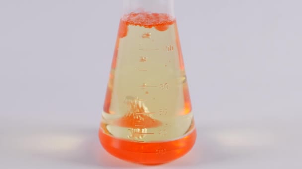 Scienza Bottiglia Lava Attraverso Reazioni Chimiche Con Bolle Più Colori — Video Stock