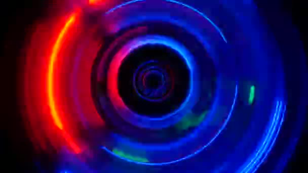 青と赤のLedライトが暗闇の中で回転するフィジェットスピナー — ストック動画