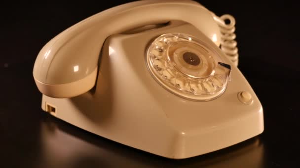 Retro Antico Telefono Rotante Sfondo Nero — Video Stock