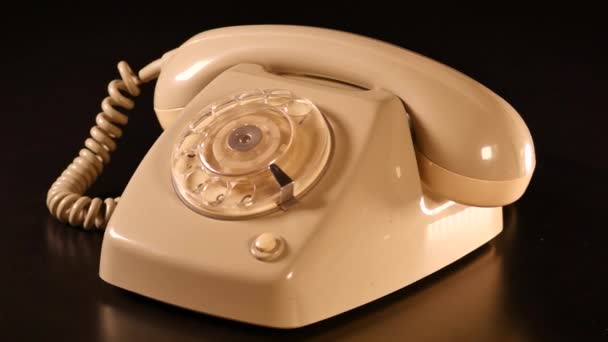 Retro Zabytkowy Telefon Obracający Się Czarnym Tle — Wideo stockowe