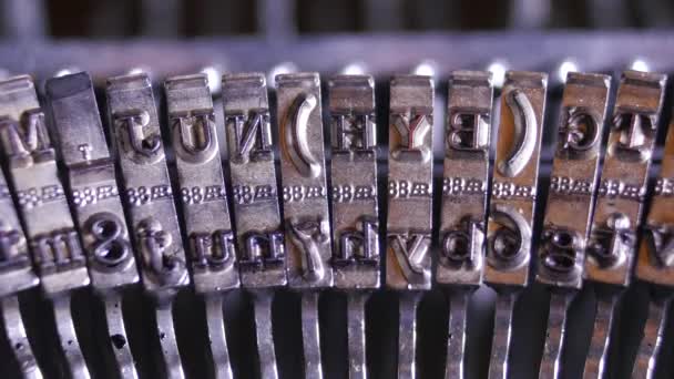 Närbild Bild Mekanismen För Vintage Skrivmaskin — Stockvideo