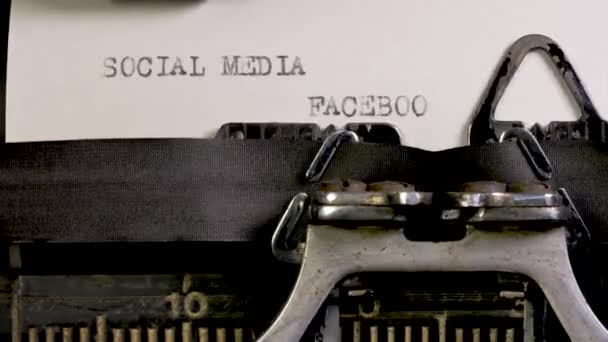 Kirjoittaminen Sanat Vintage Kirjoituskoneen — kuvapankkivideo