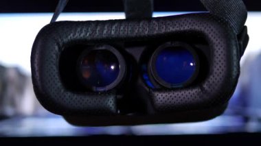 Sanal gerçeklik gözlükleri bulanık VR arkaplan animasyonu ile kapatılıyor