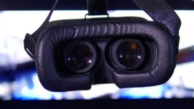 Sanal gerçeklik gözlükleri bulanık VR arkaplan animasyonu ile kapatılıyor