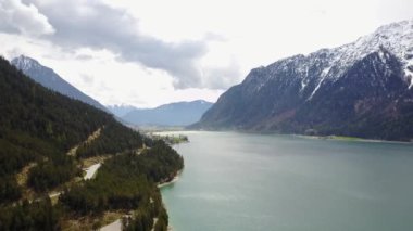 Achen Gölü (Almanca: Achensee) Avusturya 'nın Tyrol kentinde Jenbach' ın kuzeyinde yer alan bir göldür.