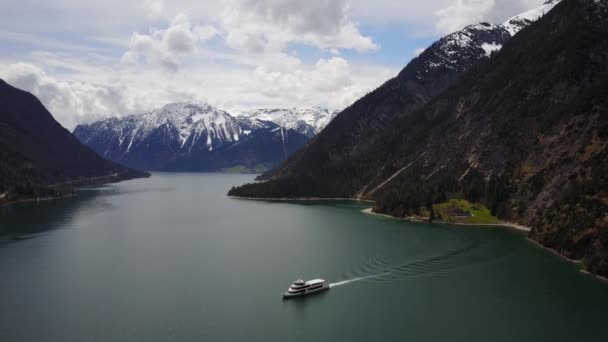 美丽的高山湖景航拍 — 图库视频影像