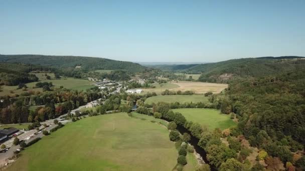 Vliegen Een Dal Met Ourthe Belgische Ardennen Luchtfoto — Stockvideo