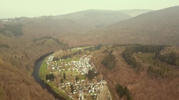 Vista Aérea Sobre Cidade Belga Roche Ardenne Com Rio Ourthe — Vídeo de Stock