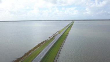 Danimarka Wadden Ulusal Parkı 'ndaki Romo adasına giriş yolu