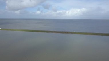 Danimarka Wadden Ulusal Parkı 'ndaki Romo adasına giriş yolu