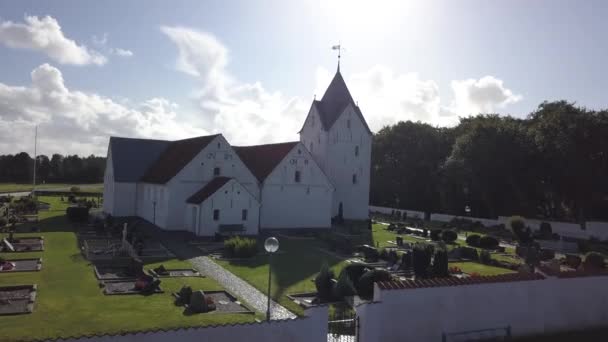 Luchtfoto Van Saint Clemens Kerk Het Eiland Romo Deense Waddenzee — Stockvideo
