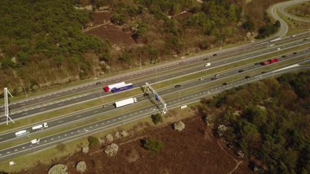 Aérien : Autoroute A1 et A27 aux Pays-Bas. Plan aérien 4K.