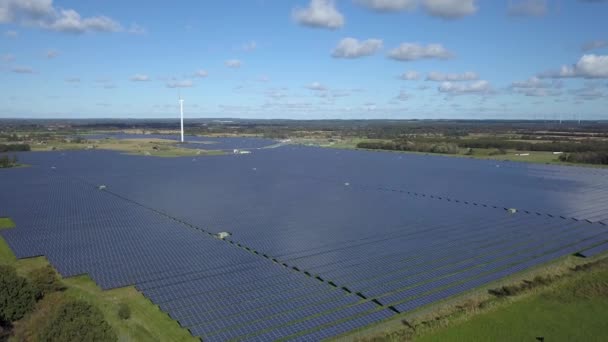 Вид Повітря Сонячної Системи Сонячний Парк Влітку Зеленій Луці Егебек — стокове відео