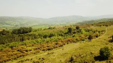 En yüksek noktası Dunkery Beacon olan Exmoor Ulusal Parkı 'nın havadan görünüşü