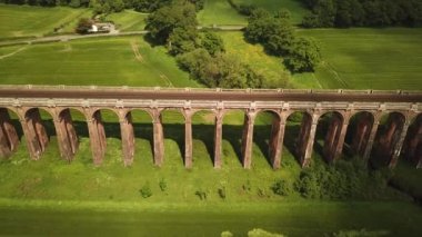 Ouse Viyadük (Balcombe Viaduct olarak da bilinir), Sussex 'teki Ouse Nehri üzerinden Londra-Brighton Demiryolu Hattı' nı taşır.