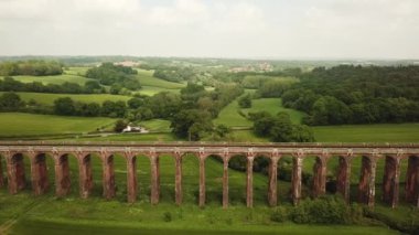 Ouse Viyadük (Balcombe Viaduct olarak da bilinir), Sussex 'teki Ouse Nehri üzerinden Londra-Brighton Demiryolu Hattı' nı taşır.