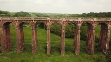 Ouse Viyadük (Balcombe Viaduct olarak da bilinir), Sussex 'teki Ouse Nehri üzerinden Londra-Brighton Demiryolu Hattı' nı taşır.