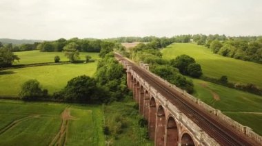 Ouse Viyadük (Balcombe Viaduct olarak da bilinir), Sussex 'teki Ouse Nehri üzerinden Londra-Brighton Demiryolu Hattı' nı taşır.