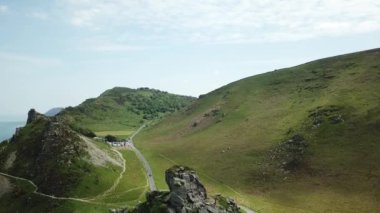 Kuzey Devon 'daki Kayalık Vadisi Havalimanı, Lynton köyünün batısı.