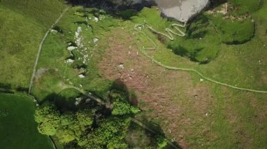 Kuzey Devon 'daki Kayalık Vadisi Havalimanı, Lynton köyünün batısı.