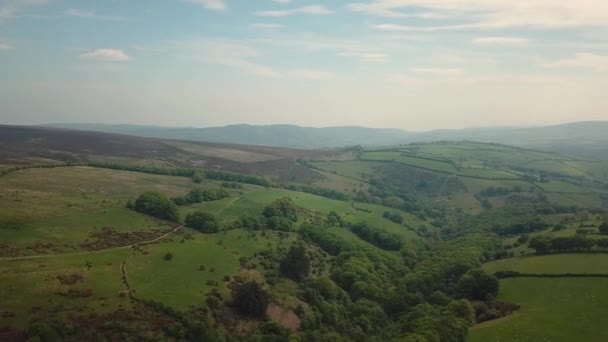 Vue Aérienne Forêt Parc National Exmoor Avec Balise Dunkery Haute — Video