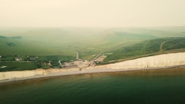 七妹是由英吉利海峡边的一系列粉笔悬崖 — 图库视频影像