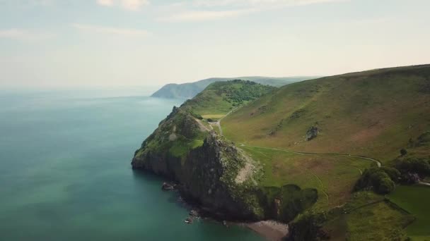 Εναέρια Της Κοιλάδας Των Βράχων Στο Βόρειο Devon Αγγλία Δυτικά — Αρχείο Βίντεο