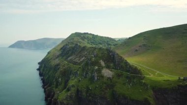 Kuzey Devon 'daki Kayalık Vadisi Havalimanı, Lynton köyünün batısı.