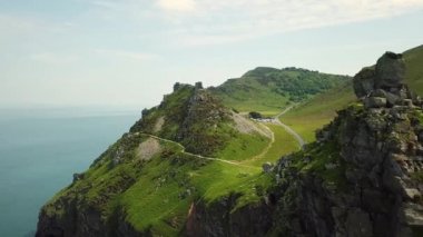 Kuzey Devon 'daki Kayalık Vadisi Havalimanı, Lynton köyünün batısı.