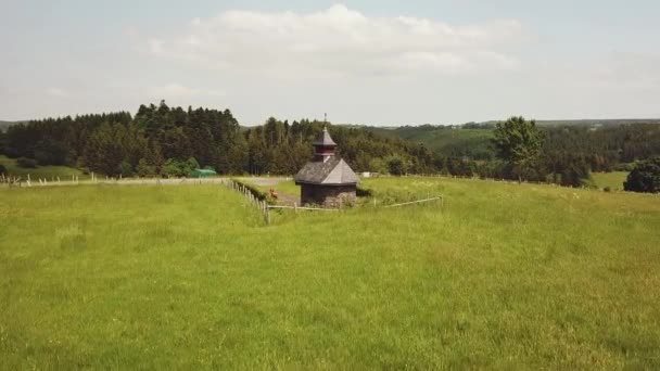 Almanya Eifel Milli Parkı Ndaki Bir Tepedeki Küçük Şapel — Stok video