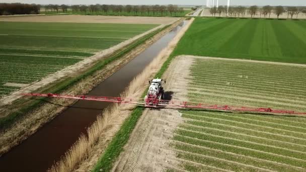 Filmagens Aéreas Máquinas Agrícolas Pulverizando Pesticidas Sobre Campo Agro — Vídeo de Stock