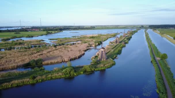 Luftaufnahme Der Unesco Welterbe Windmühlen Von Kinderdijk Holland — Stockvideo