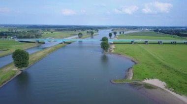 Jan Blankenbrug Hollanda 'da Lek nehri boyunca uzanan bir köprüdür.