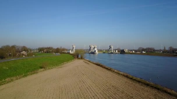 Lukot Weirin Kompleksi Lähellä Amerongenia Hollannissa — kuvapankkivideo