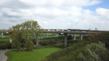 Prens Clausplein, Lahey 'deki A4 ve A12 otoyollarını birleştiren bir trafik kavşağıdır.