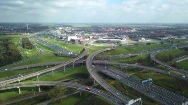 Prens Clausplein, Lahey 'deki A4 ve A12 otoyollarını birleştiren bir trafik kavşağıdır.