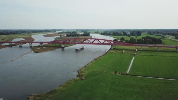 オランダの川における鉄道橋の空中 — ストック動画